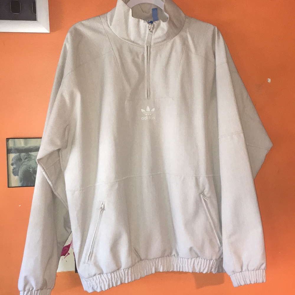 NEVER WORN beige Adidas Windbreaker zipper deets
